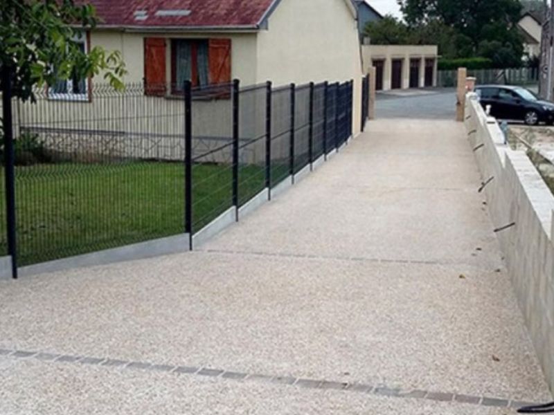Entrée de garage en béton désactivé