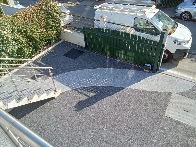 Photo d'un chantier de revêtement de sol drainant